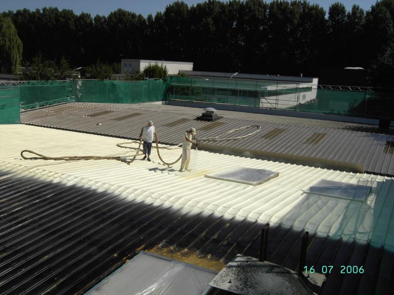 Industriedach von oben gedämmt